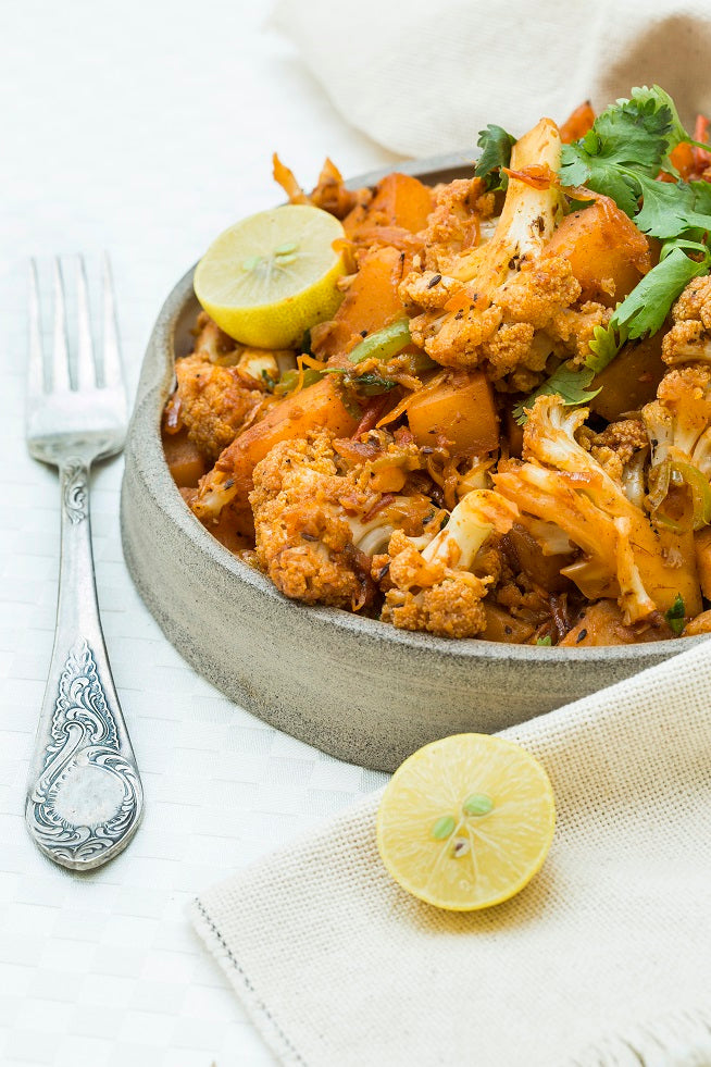 Alu Gobi – Cauliflower and Potato Stew / from the Indian Kitchen